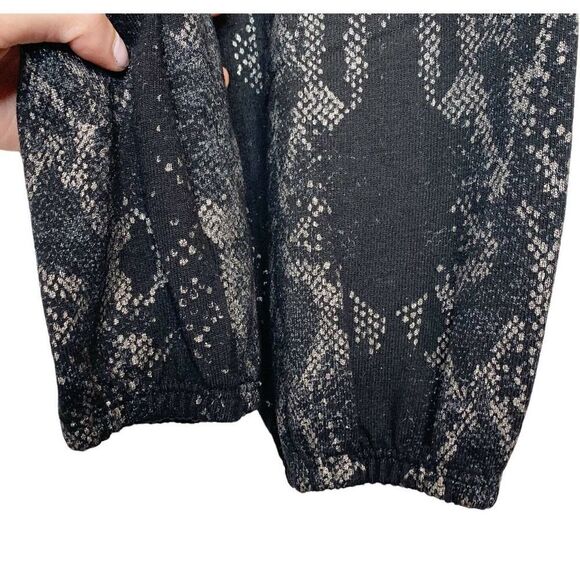 Monrow Women’s Black Casual Silver Python Snake Print Jogger Pants XS - Picture 2 of 9